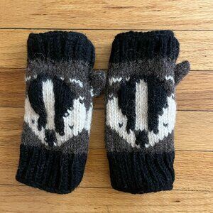 Fingerless Badger Gloves U of Wisconsin ?